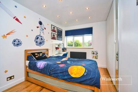 10 Lingfield Road, Worcester Park, KT4 8TG