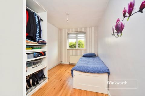 10 Lingfield Road, Worcester Park, KT4 8TG