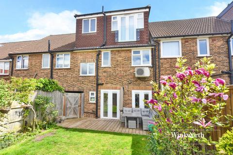10 Lingfield Road, Worcester Park, KT4 8TG