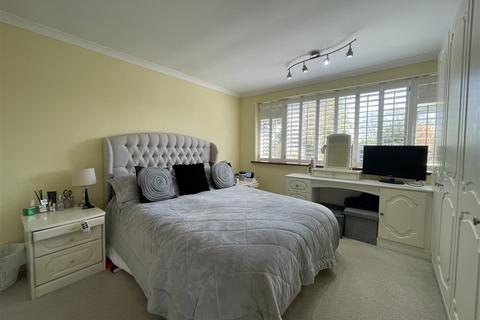 3 Bramley Crescent, Sonning Common, Reading, RG4 9LU