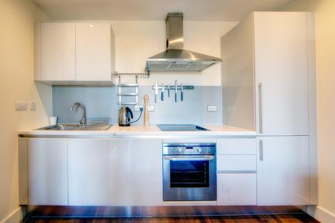 2 bedroom flat to rent, Lime Square, Quayside,