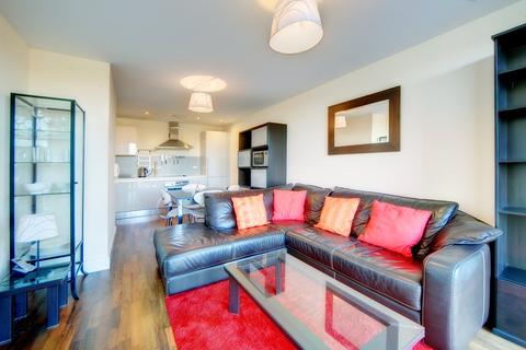 2 bedroom flat to rent, Lime Square, Quayside,