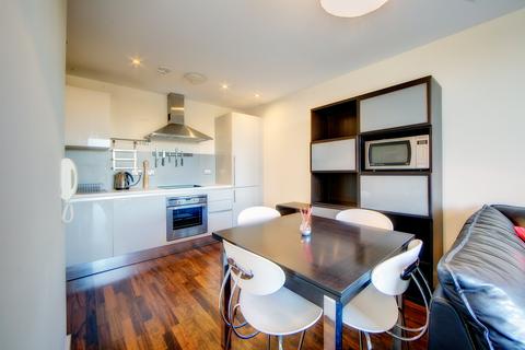 2 bedroom flat to rent, Lime Square, Quayside,