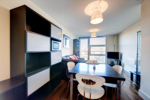 2 bedroom flat to rent, Lime Square, Quayside,