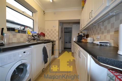4 bedroom terraced house to rent, Warwards Lane, Selly Oak, Birmingham B29