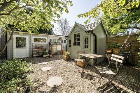 25 Lyncroft Gardens, London, W13 9PU