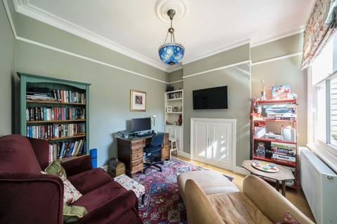 25 Lyncroft Gardens, London, W13 9PU
