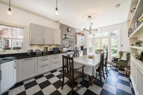 25 Lyncroft Gardens, London, W13 9PU