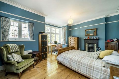 25 Lyncroft Gardens, London, W13 9PU