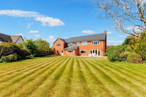 6 Butt Furlong, Fladbury, Pershore, WR10 2QZ