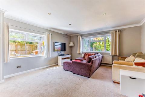 6 Butt Furlong, Fladbury, Pershore, WR10 2QZ