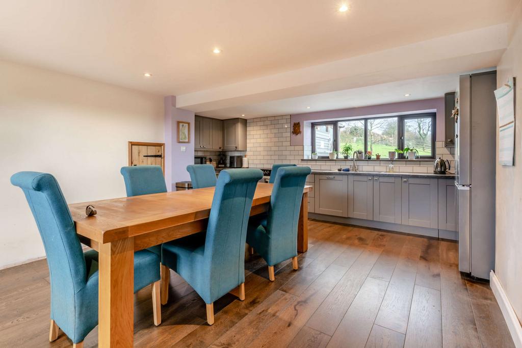 Spacious kitchen/breakfast room