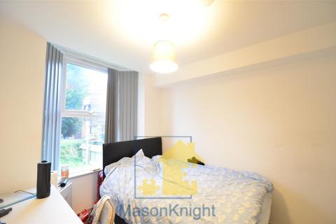 4 bedroom terraced house to rent, Warwards Lane, Selly Oak, Birmingham B29