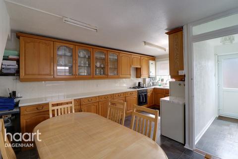 4 bedroom townhouse for sale, Dewey Road, Dagenham