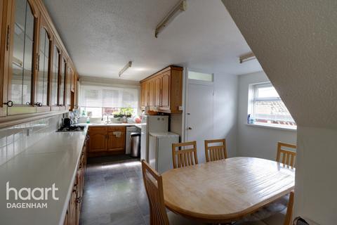 4 bedroom townhouse for sale, Dewey Road, Dagenham