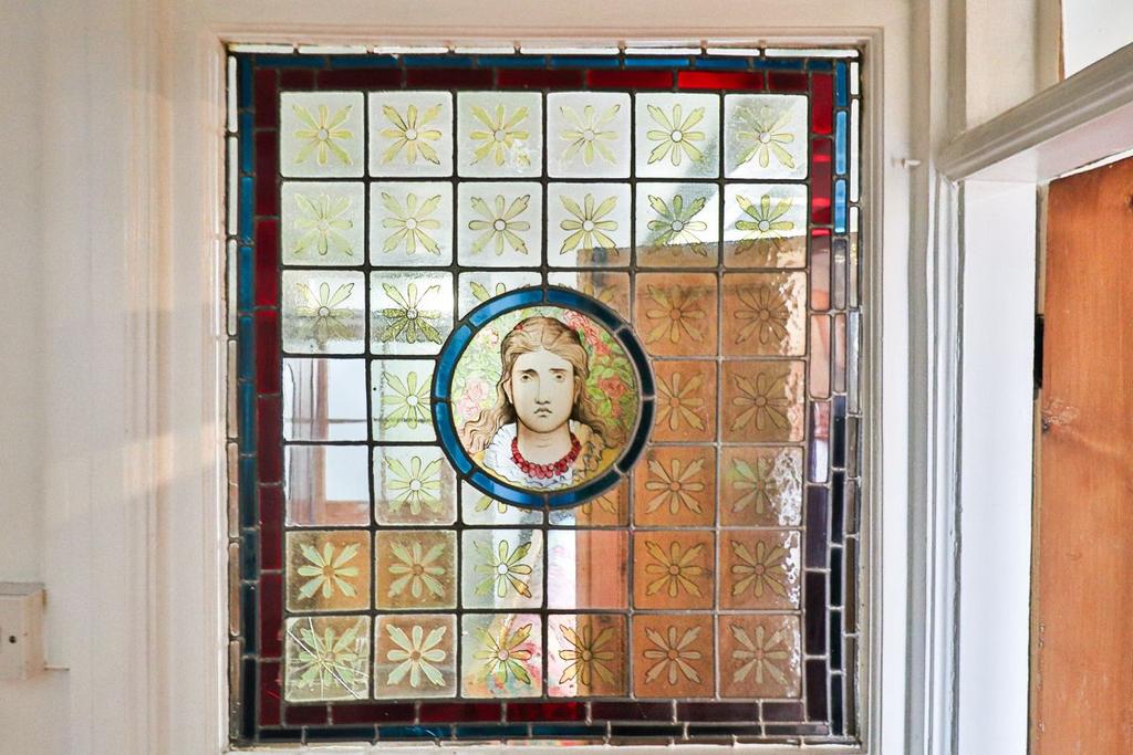 Feature window