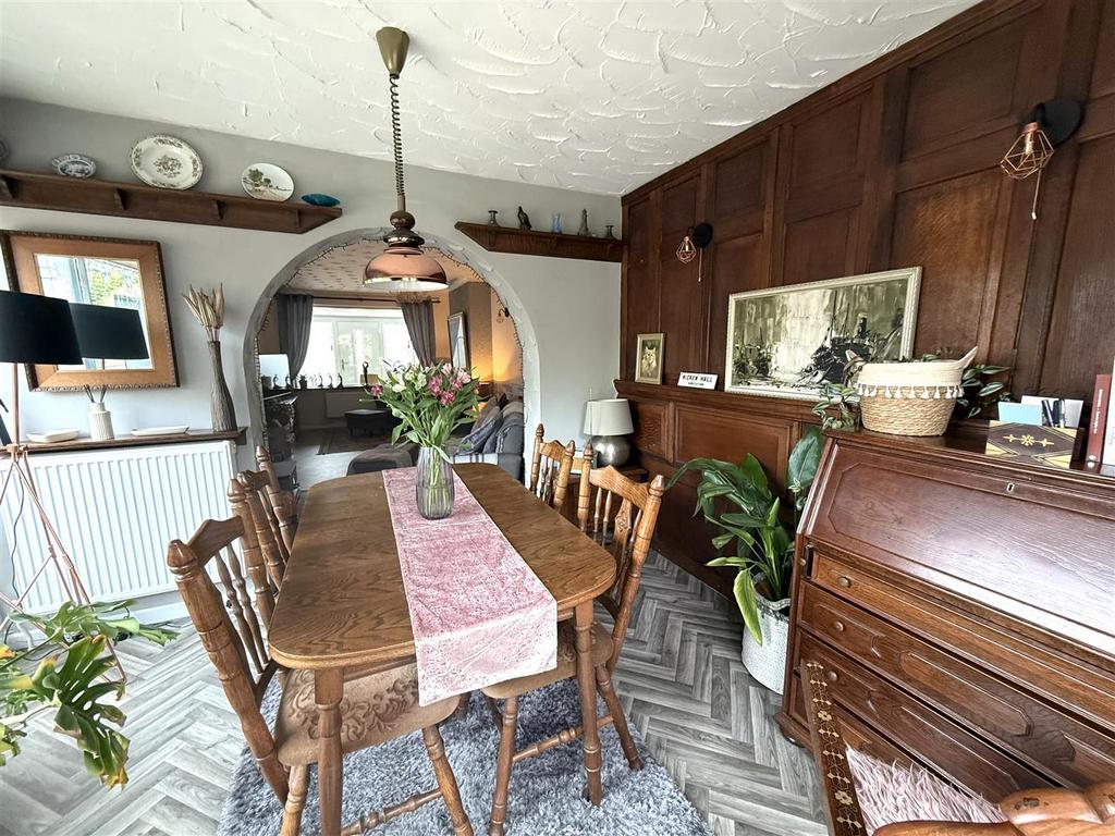 64 ARMITAGE DR - Copy.jpeg