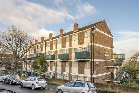 3 bedroom flat to rent, Ommaney Road, London SE14