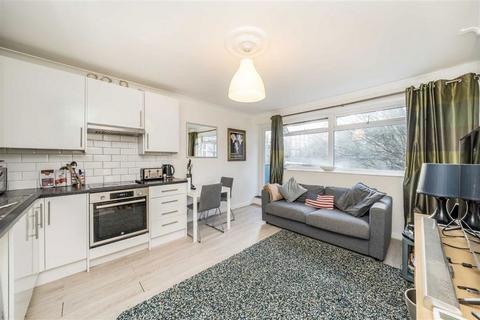 3 bedroom flat to rent, Ommaney Road, London SE14