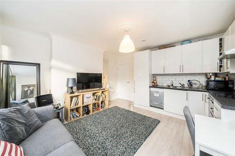 3 bedroom flat to rent, Ommaney Road, London SE14