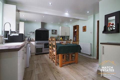 4 bedroom end of terrace house for sale, St. Georges Crescent, Dover CT17