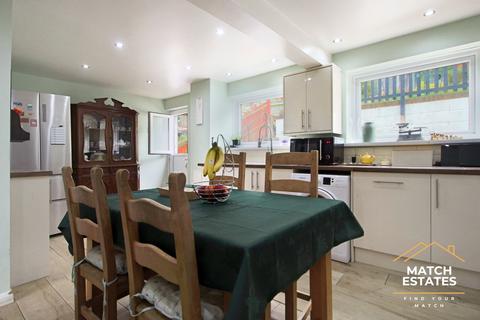 4 bedroom end of terrace house for sale, St. Georges Crescent, Dover CT17