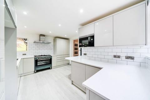 24 Hilltop Road, Whyteleafe, CR3 0DB