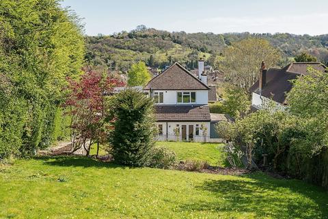 24 Hilltop Road, Whyteleafe, CR3 0DB