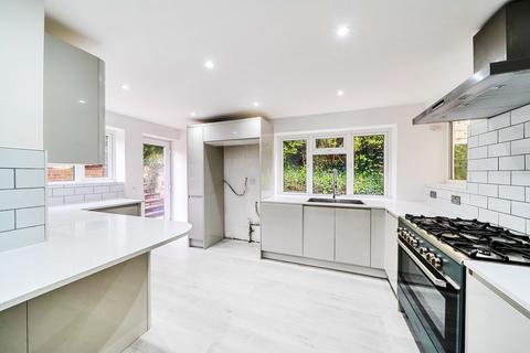 24 Hilltop Road, Whyteleafe, CR3 0DB