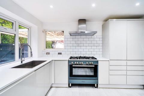 24 Hilltop Road, Whyteleafe, CR3 0DB