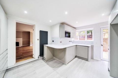 24 Hilltop Road, Whyteleafe, CR3 0DB