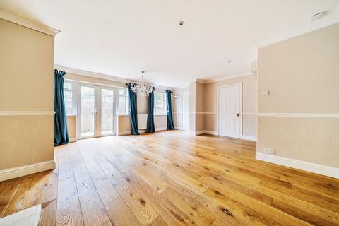 24 Hilltop Road, Whyteleafe, CR3 0DB