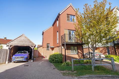 5 Chervil Close, Godalming, GU7 1PS