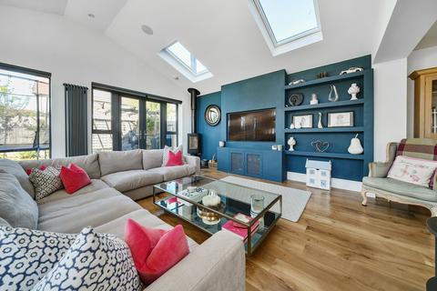 5 Chervil Close, Godalming, GU7 1PS