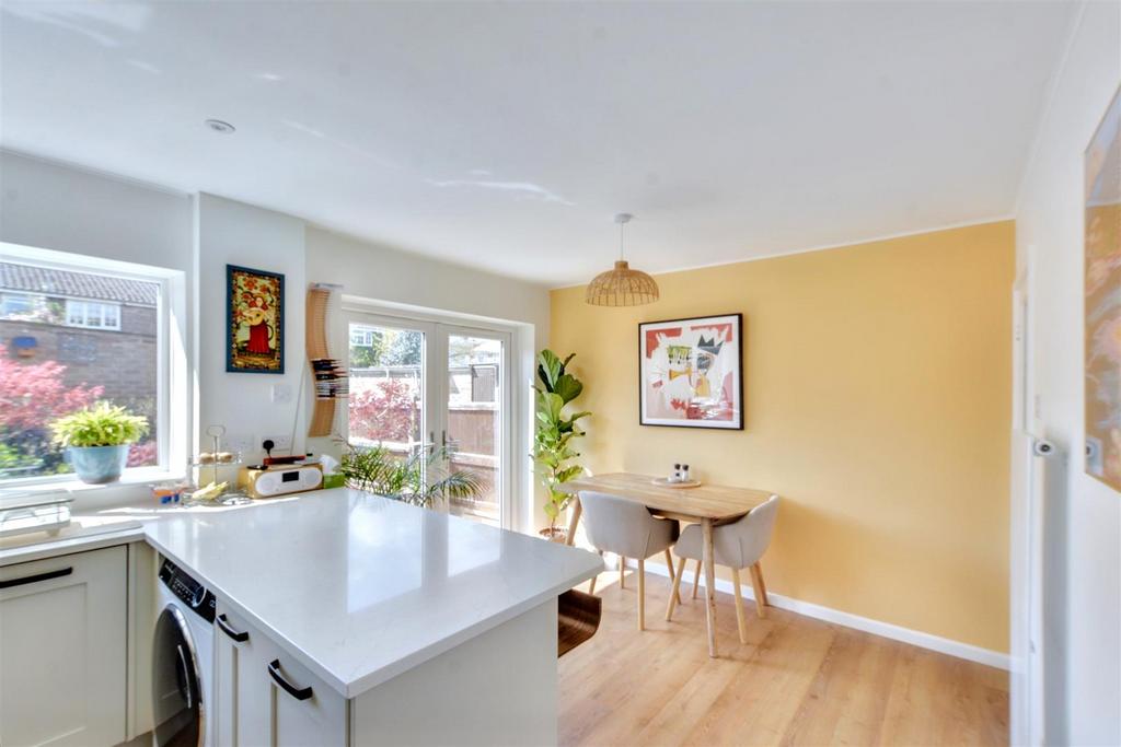 Kitchen 2.jpeg