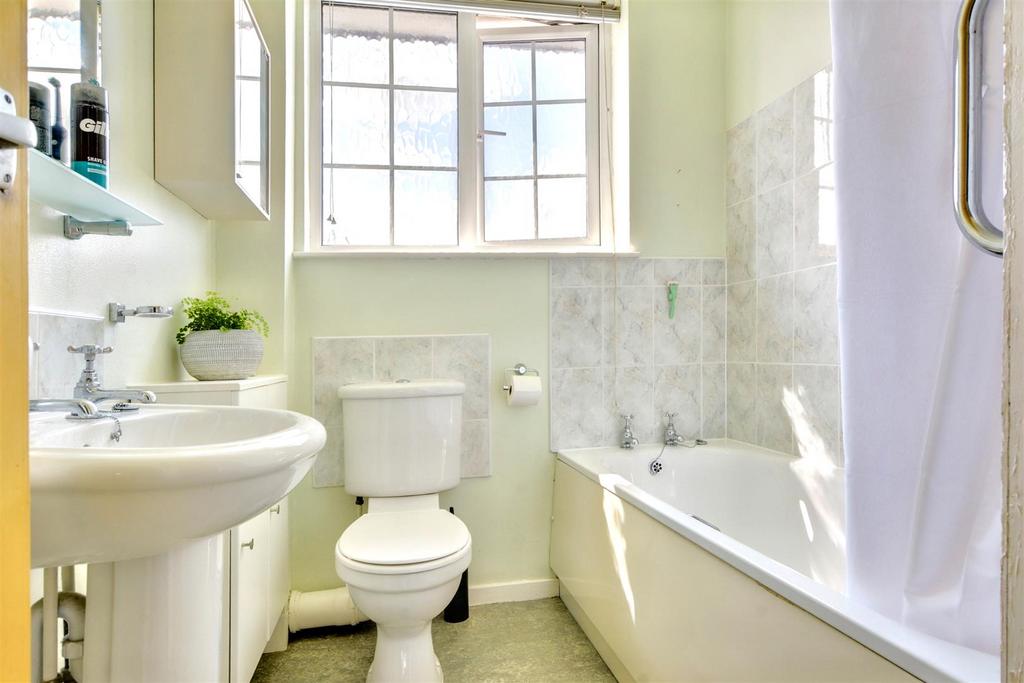 Bathroom 2.jpeg