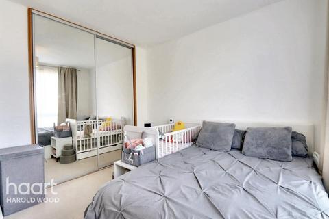 1 bedroom flat for sale, St Clements Avenue, Harold Wood