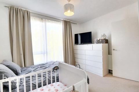 1 bedroom flat for sale, St Clements Avenue, Harold Wood