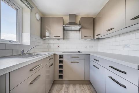 1 bedroom retirement property for sale, Newbury,  Berkshire,  RG14