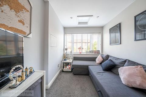16 Green Park View, Oldham, OL1 4GP