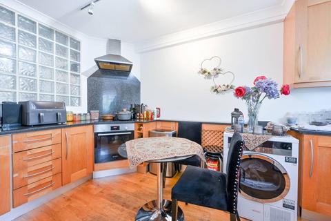 2 bedroom flat for sale, Michelle Court, Acton, London, W3