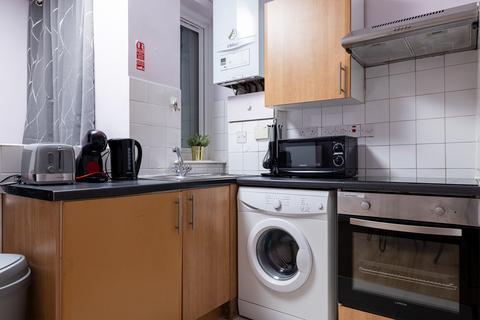 1 bedroom ground floor flat to rent, Uxbridge Road, London W12