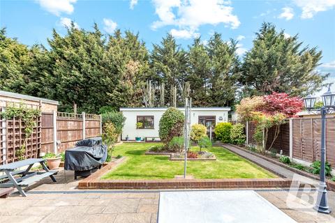 5 Mcintosh Close, Romford, RM1 4JH