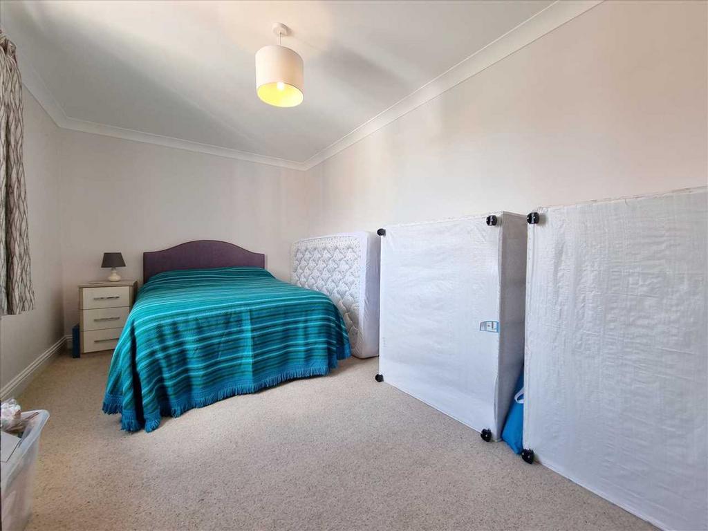 Bedroom 4: