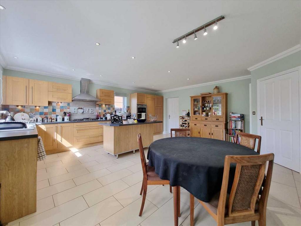 Dining Kitchen: