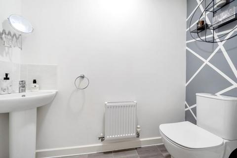3 bedroom semi-detached house for sale, Carterton,  Oxfordshire,  OX18