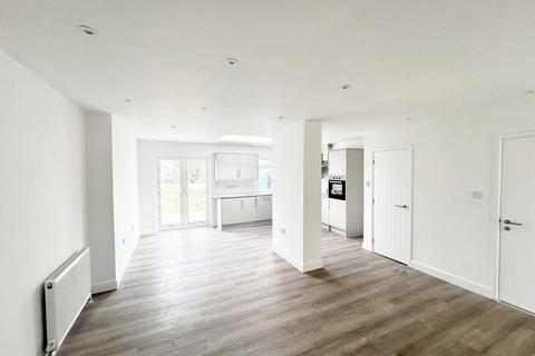 4 bedroom semi-detached house to rent, Mount Grove, Edgware