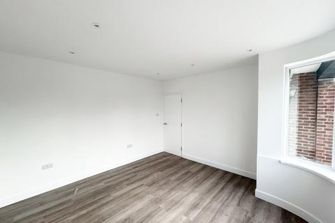 4 bedroom semi-detached house to rent, Mount Grove, Edgware