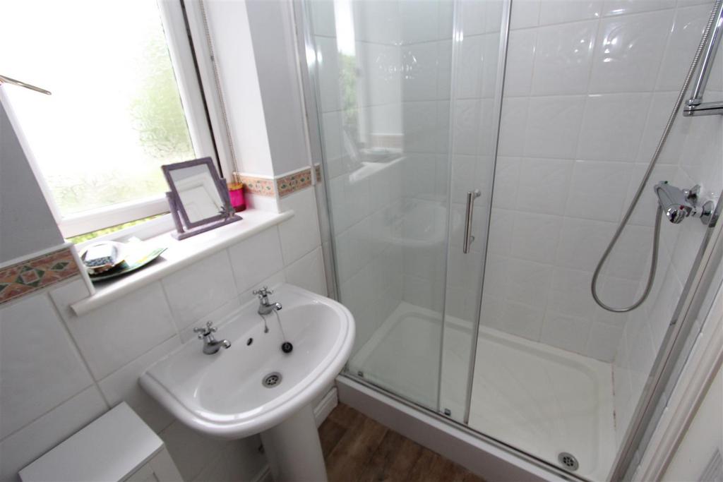 Master Ensuite.JPG