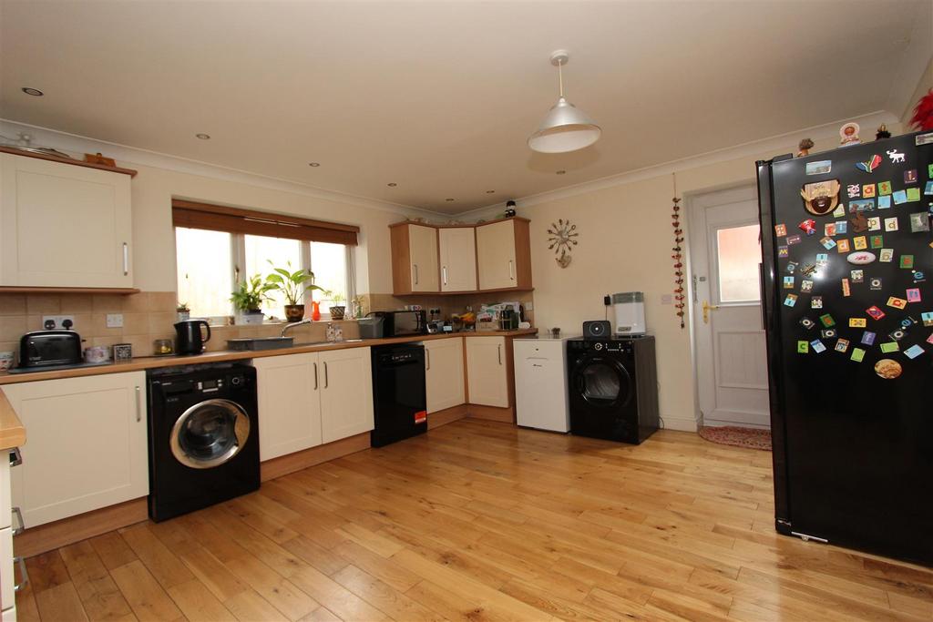 Kitchen.JPG